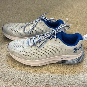Men’s UA sneakers